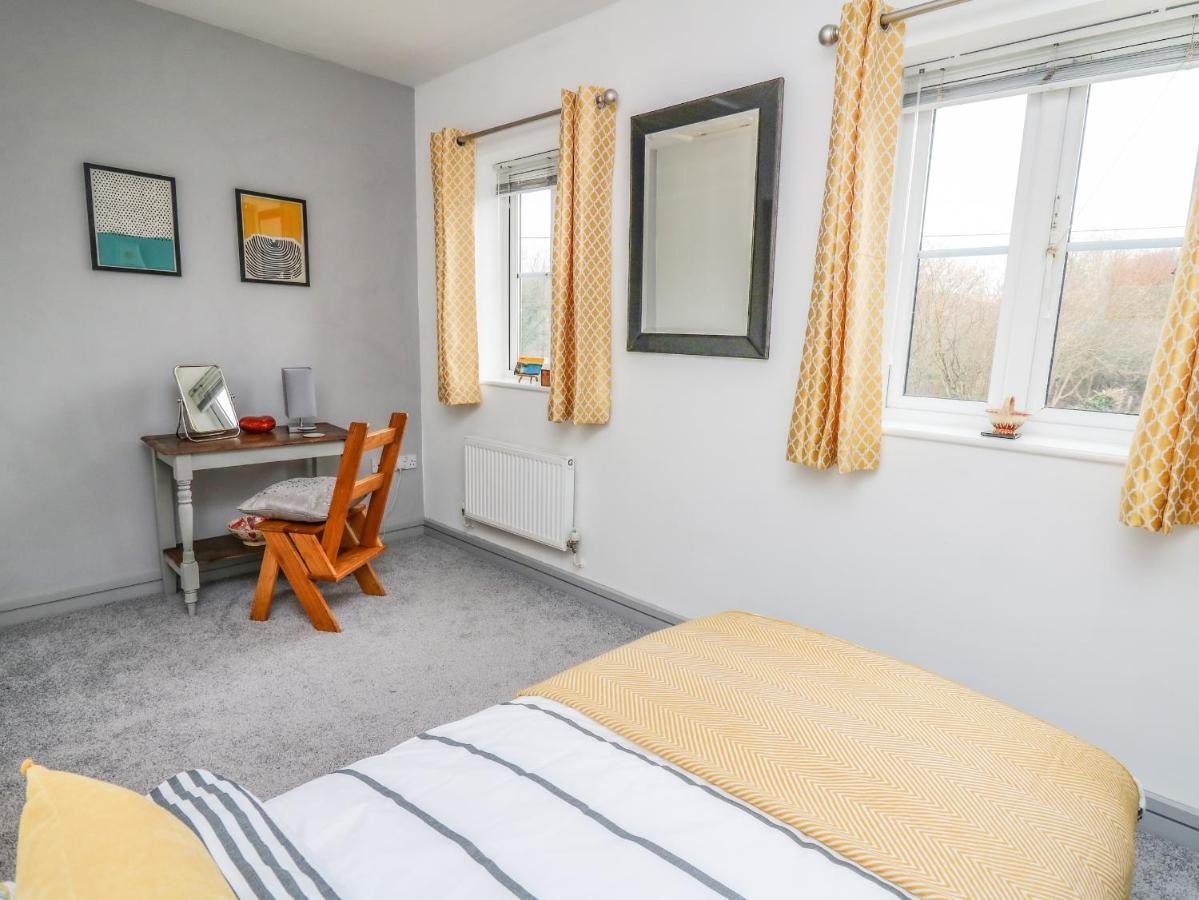 6 Erwr Brenhinoedd Villa Ammanford Dış mekan fotoğraf