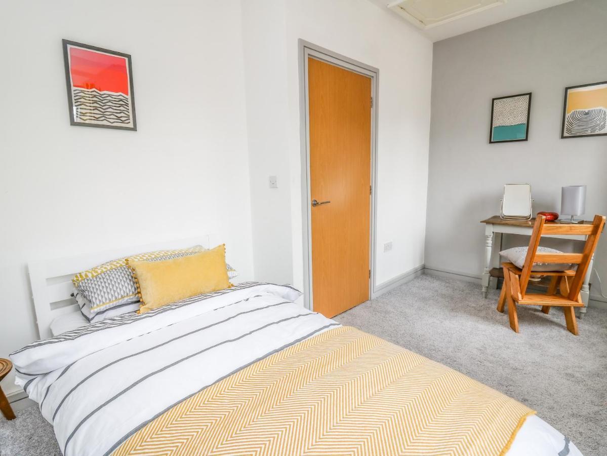 6 Erwr Brenhinoedd Villa Ammanford Dış mekan fotoğraf
